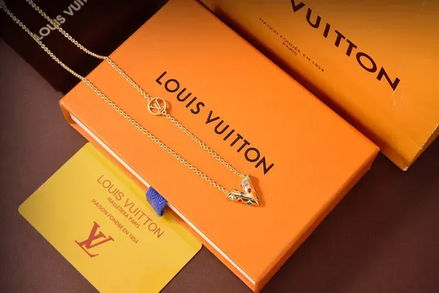 Louis Vuitton V Motif Enamel Pendant Necklace 3
