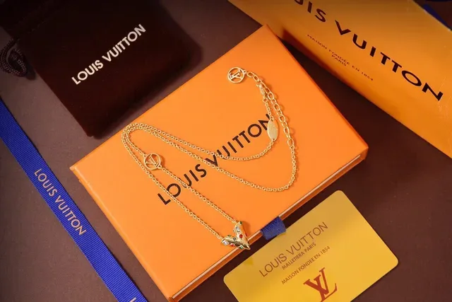 Louis Vuitton V Motif Enamel Pendant Necklace 4