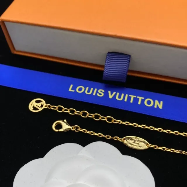 Louis Vuitton Volt V-Shaped Pavé Crystal Hoop Earrings 4