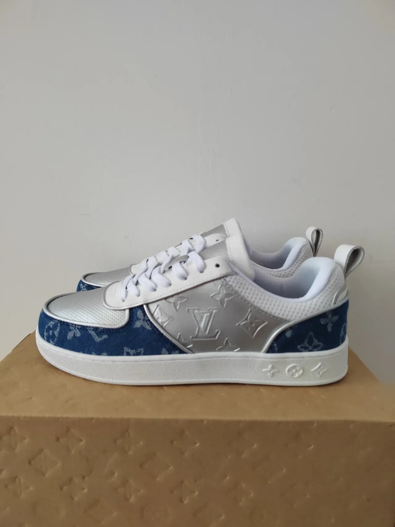 Louis Vuitton White Blue Low-Top Monogrammed Textile Lifestyle Sneakers 3