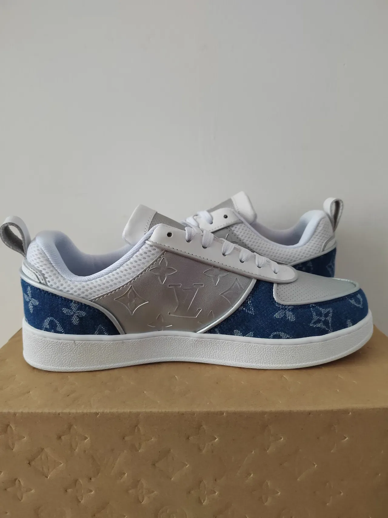 Louis Vuitton White Blue Low-Top Monogrammed Textile Lifestyle Sneakers 5