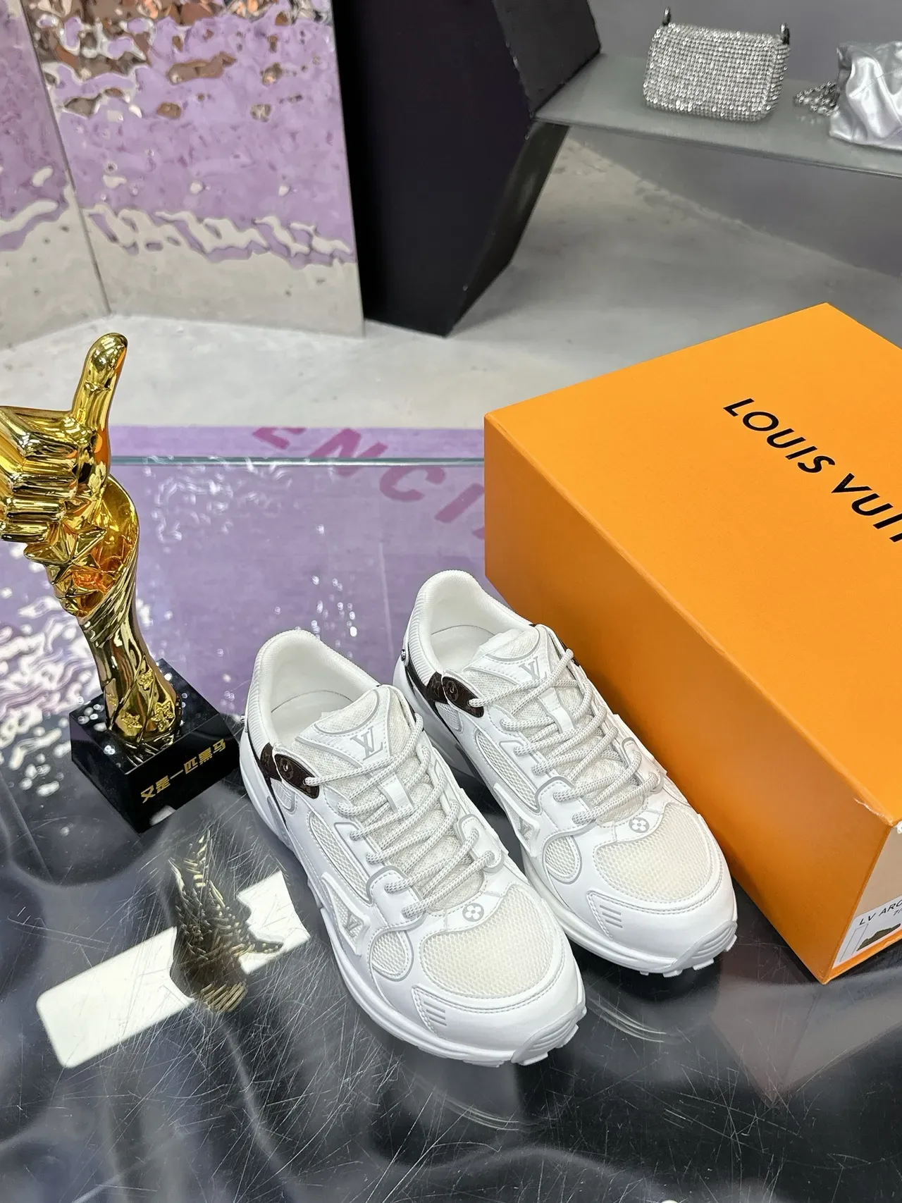 Louis Vuitton Blanc et Marron Chunky Midsole Mesh et Monogram Leather Overlay Lifestyle Sneakers 5