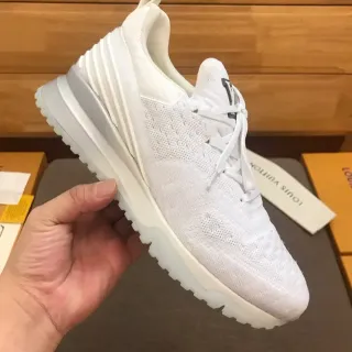 Louis Vuitton zapatillas lifestyle blancas y grises con upper de tejido suela esculpida multicapa
