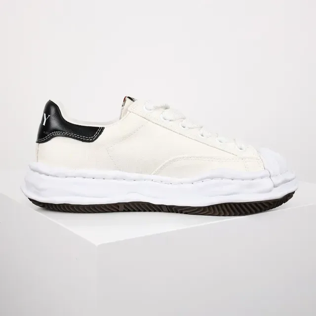 MMY White Black Canvas Upper Sculpted Midsole Sneakers 7