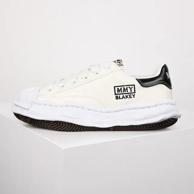 MMY White Black Canvas Upper Sculpted Midsole Sneakers 9