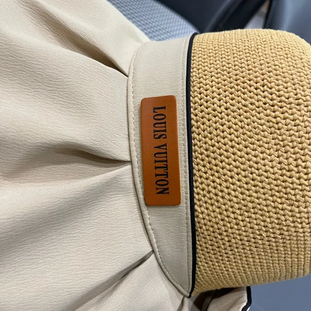 Miu Miu Beige Noir chapeau bucket à large bord en maille couronne 3