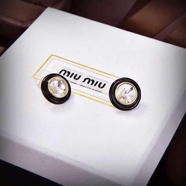 Miu Miu أقراط كريستال أسود وذهبي ستود 2