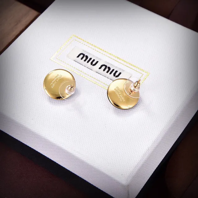 Miu Miu أقراط كريستال أسود وذهبي ستود 4