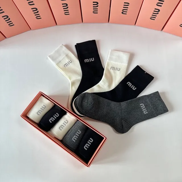 Miu Miu Chaussettes en maille ribbelée avec logo Crew 2