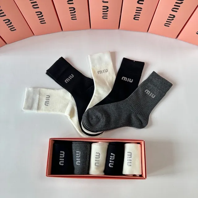 Miu Miu Chaussettes en maille ribbelée avec logo Crew 4
