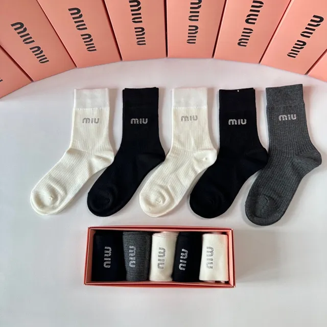 Miu Miu Chaussettes en maille ribbelée avec logo Crew 8