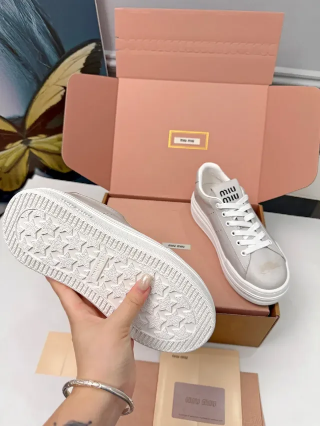 Miu Miu Wander gris blanc low-top semelle plateforme sneakers lifestyle 3
