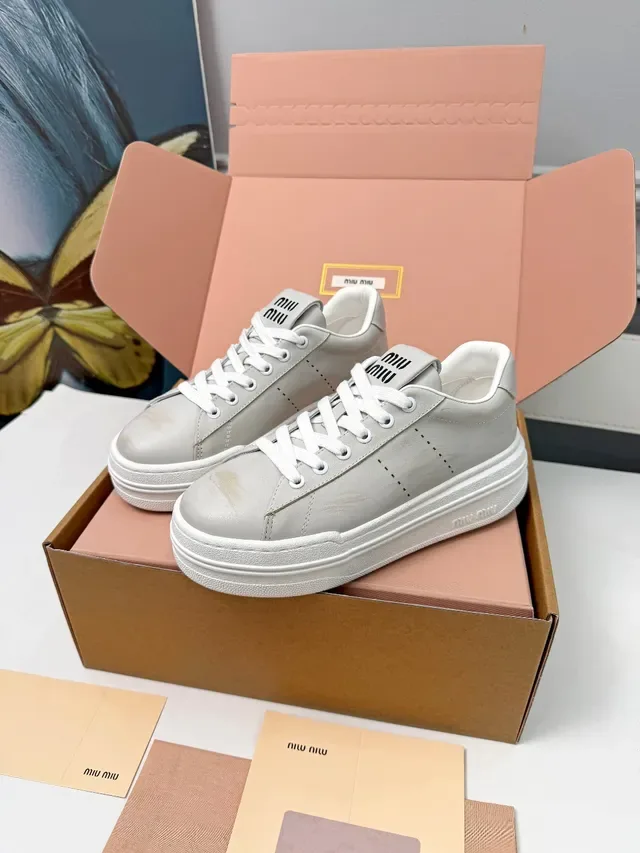 Miu Miu Wander gris blanc low-top semelle plateforme sneakers lifestyle 4