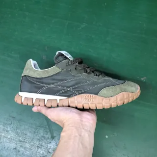 Miu Miu Wander Verde Oliva y Carbón zapatillas lifestyle