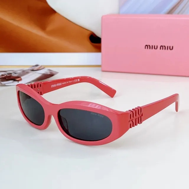 Miu Miu Wander نظارات شمسية بيضاء أسيتات إكسسوارات ذهبية 5
