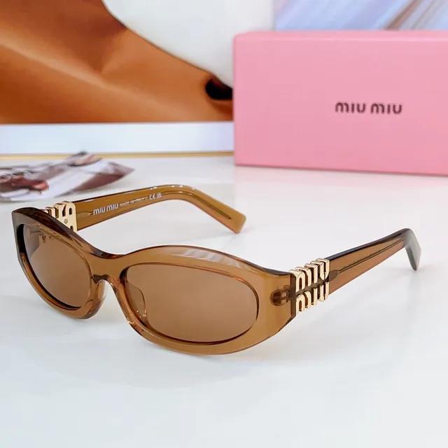Miu Miu Wander نظارات شمسية بيضاء أسيتات إكسسوارات ذهبية 6