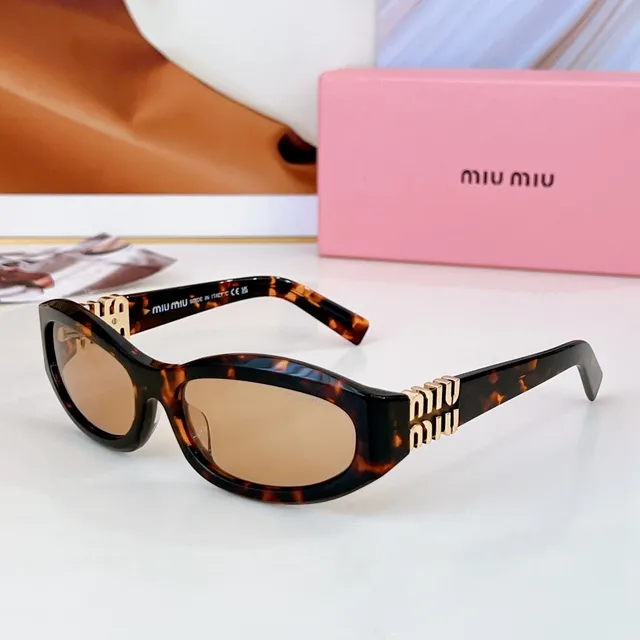 Miu Miu Wander نظارات شمسية بيضاء أسيتات إكسسوارات ذهبية 7