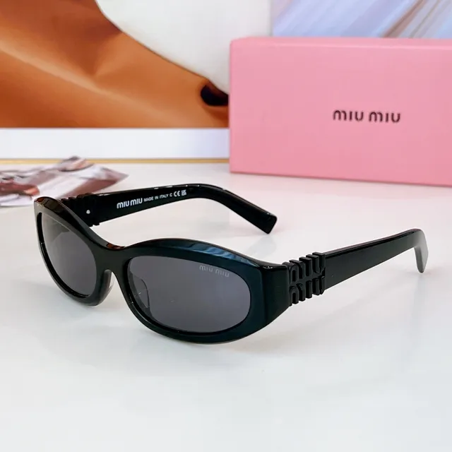 Miu Miu Wander نظارات شمسية بيضاء أسيتات إكسسوارات ذهبية 9