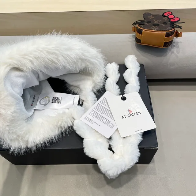 Moncler Gris Blanc Tricot épais Bordé de fourrure Oreillettes Bonnet 8