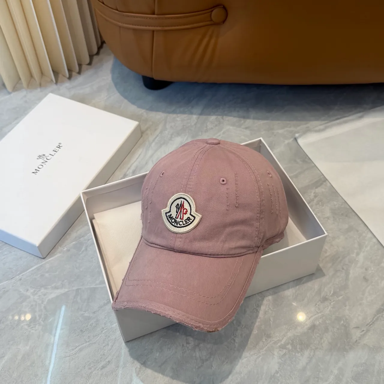 Moncler 粉色白色磨损棉布刺绣标志补丁棒球帽 9