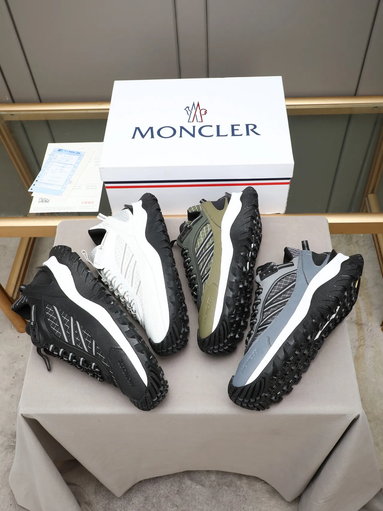 Moncler Blanc Noir Semelle Épaisse Maille Et Recouvrement Synthétique Construction Chaussures Lifestyle 2