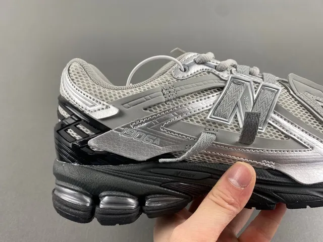 New Balance 1906R Tênis Lifestyle Cinza de Malha e Sintético 3