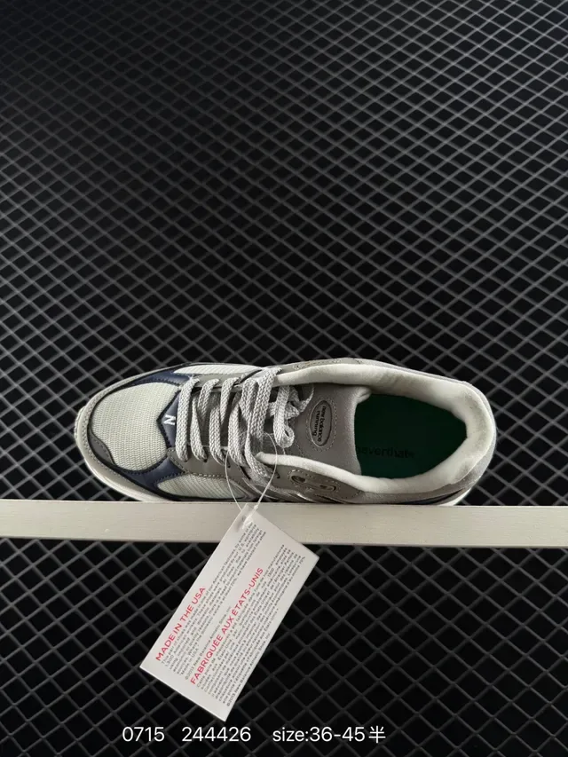 New Balance 2002R Gris et Bleu Marine Chaussures Lifestyle 4