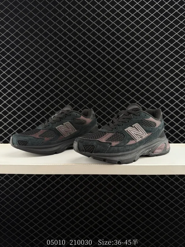 New Balance 2010 baskets noires et bordeaux à semelle épaisse 2