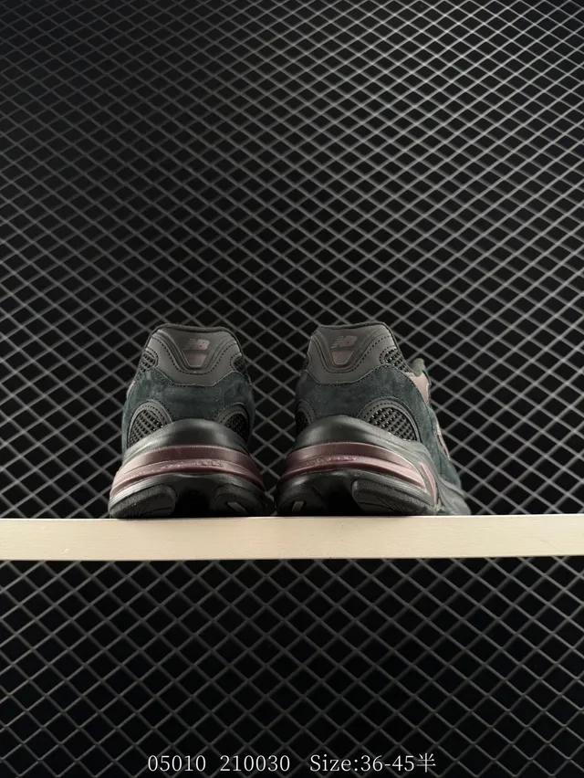 New Balance 2010 baskets noires et bordeaux à semelle épaisse 3