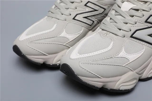 New Balance 9060 Beige et Noir Sneakers Chunky 4