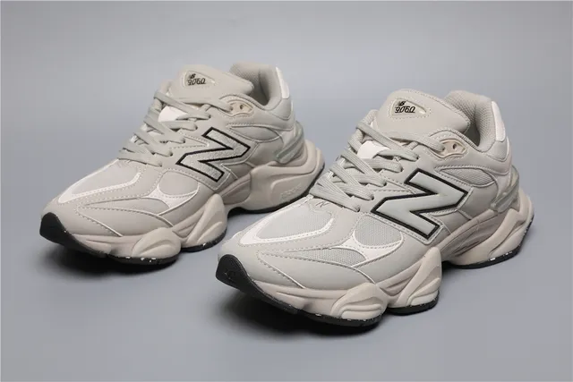 New Balance 9060 Beige et Noir Sneakers Chunky 5