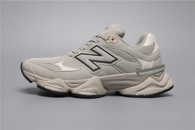 New Balance 9060 Beige et Noir Sneakers Chunky 9