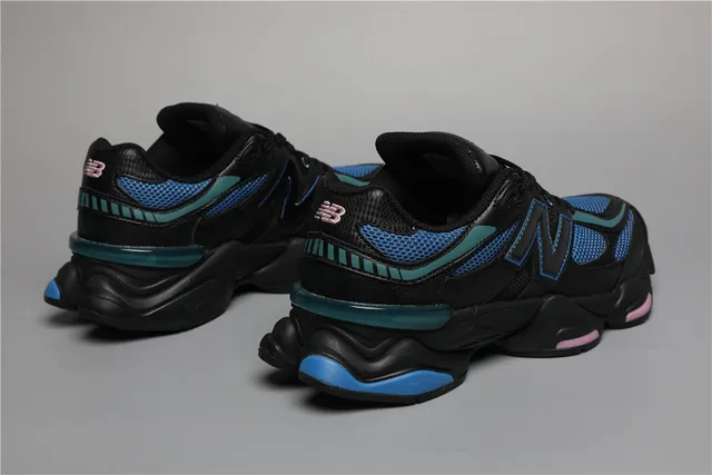 New Balance 9060 tênis chunky pretos azuis teal e rosa 3