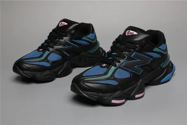 New Balance 9060 tênis chunky pretos azuis teal e rosa 5