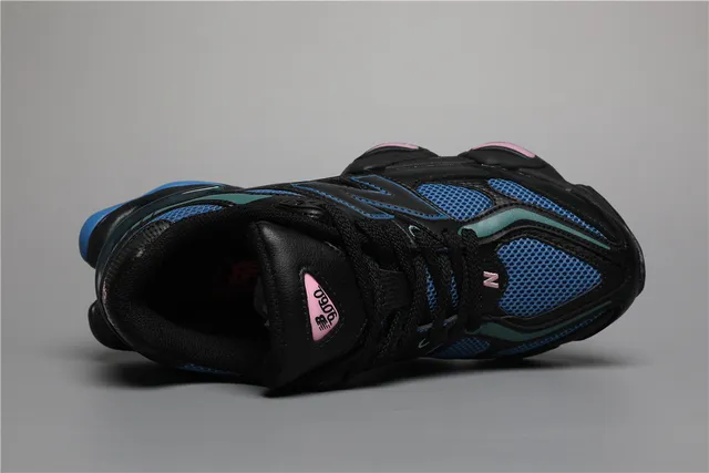 New Balance 9060 tênis chunky pretos azuis teal e rosa 7