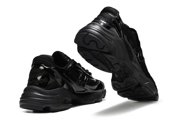 New Balance 9060 Chaussures Chunky Noires Brillantes en Cuir Patenté 3