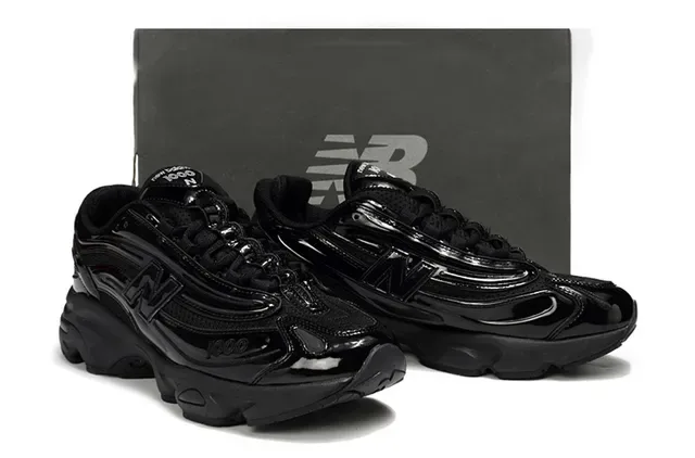 New Balance 9060 Chaussures Chunky Noires Brillantes en Cuir Patenté 5