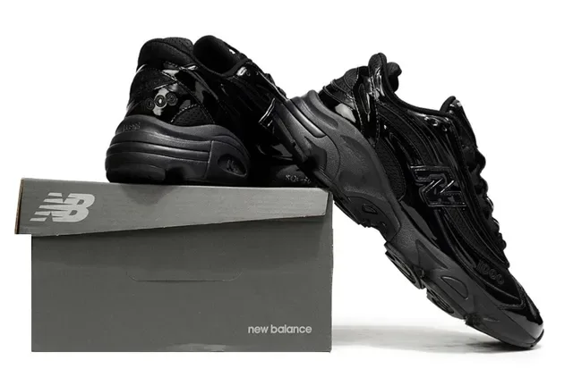New Balance 9060 Chaussures Chunky Noires Brillantes en Cuir Patenté 6