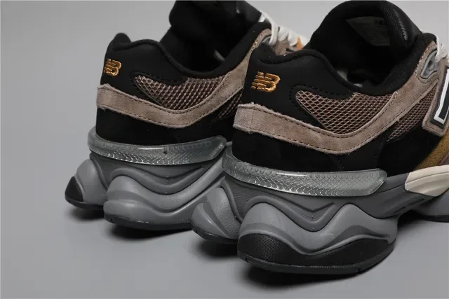 New Balance 9060 Marron/Noir sneakers lifestyle 2