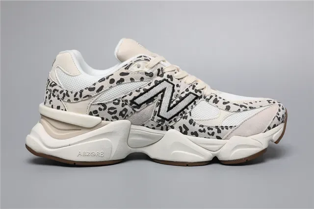 New Balance 9060 Tênis Lifestyle estampado de leopardo creme e goma 8