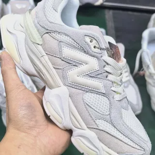 New Balance 9060 حذاء رياضي سميك أبيض و رمادي فاتح
