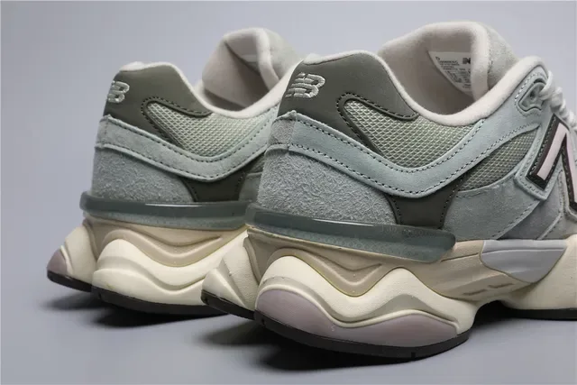 New Balance 9060 Sage Green et Off-White sneakers lifestyle 2