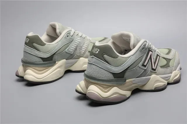 New Balance 9060 Sage Green et Off-White sneakers lifestyle 3