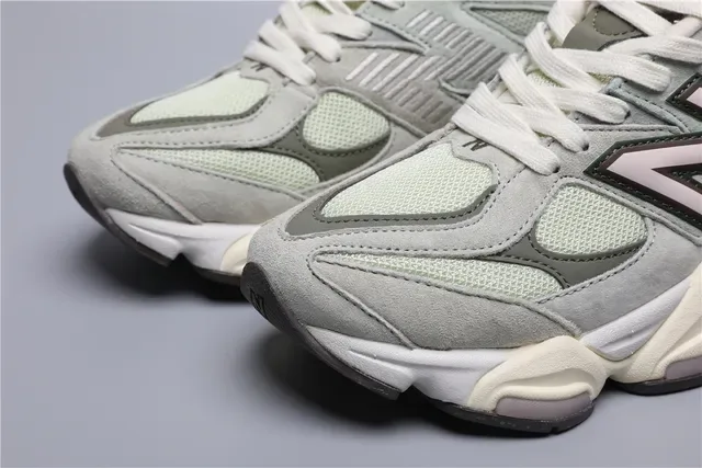 New Balance 9060 Sage Green et Off-White sneakers lifestyle 4
