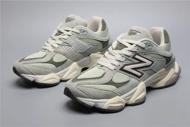 New Balance 9060 Sage Green et Off-White sneakers lifestyle 5