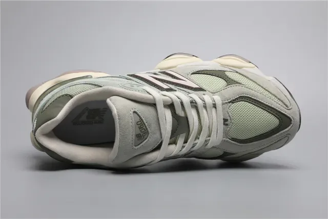 New Balance 9060 Sage Green et Off-White sneakers lifestyle 7