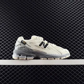 New Balance 906R 米白和灰色厚底运动鞋