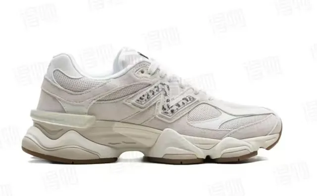 New Balance Tênis chunky bege e marrom com upper de mesh e suede em camadas, midsole sculptado de densidade multi 2