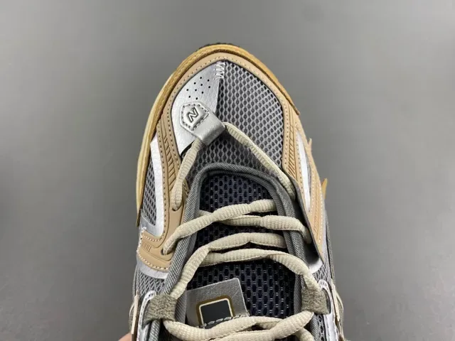 New Balance Beige Gray Multi-Material Upper Sculpted Midsole Sneakers 6