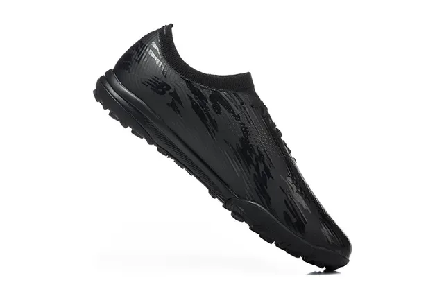 New Balance Tênis de Futebol Turf Preto Monocromático Brilhante Embossed 3